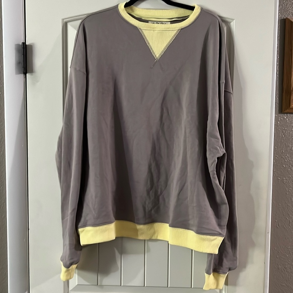 NWOT Classic Crew Colorblock Sweatshirt in Phantom Combo